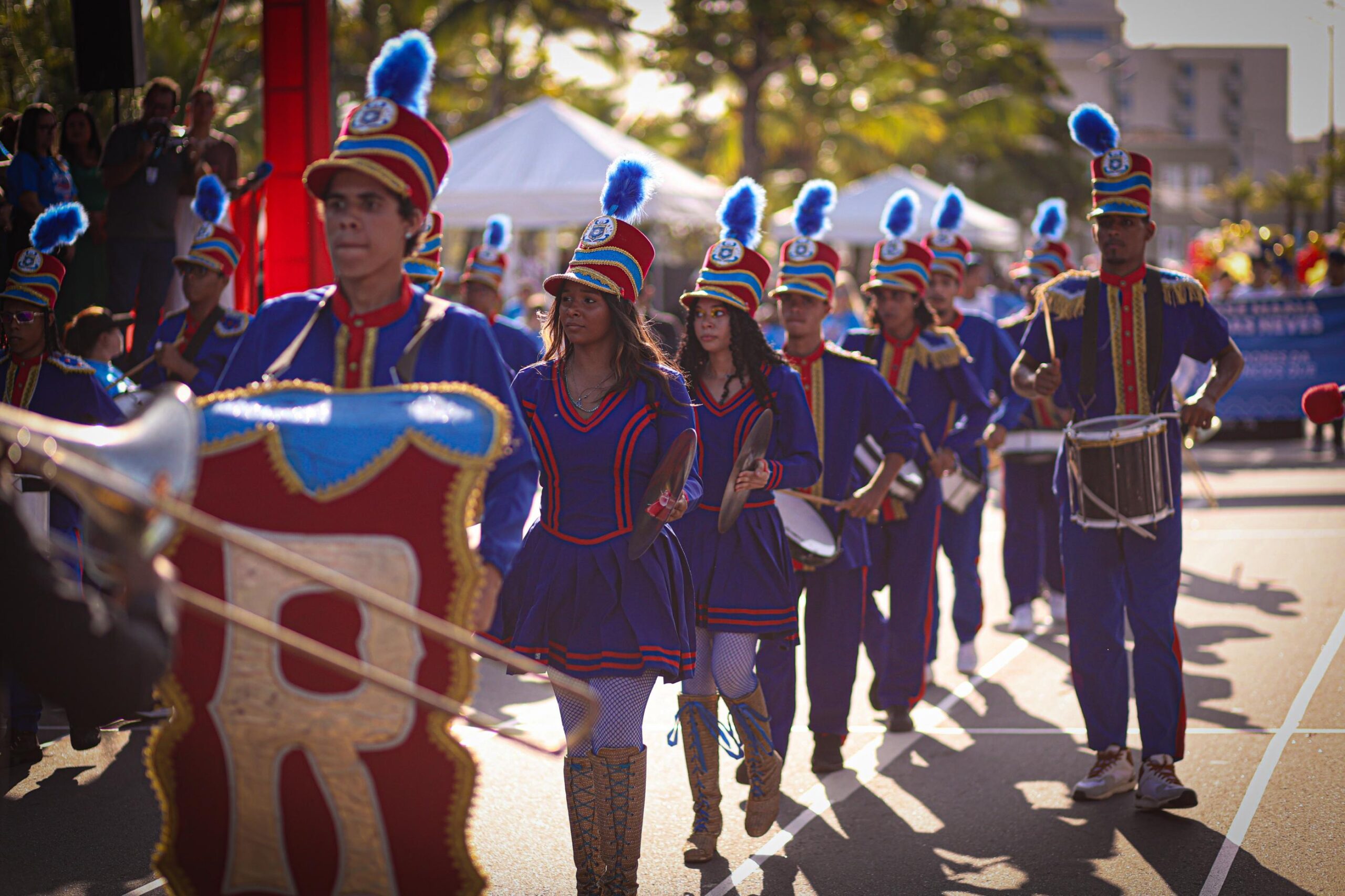 Estudantes esbanjam talento e criatividade no desfile de emancipação de Alagoas