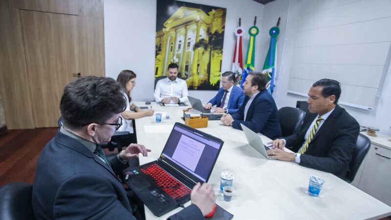 Câmara confirma convocação de novos servidores em reunião com promotora do MPE