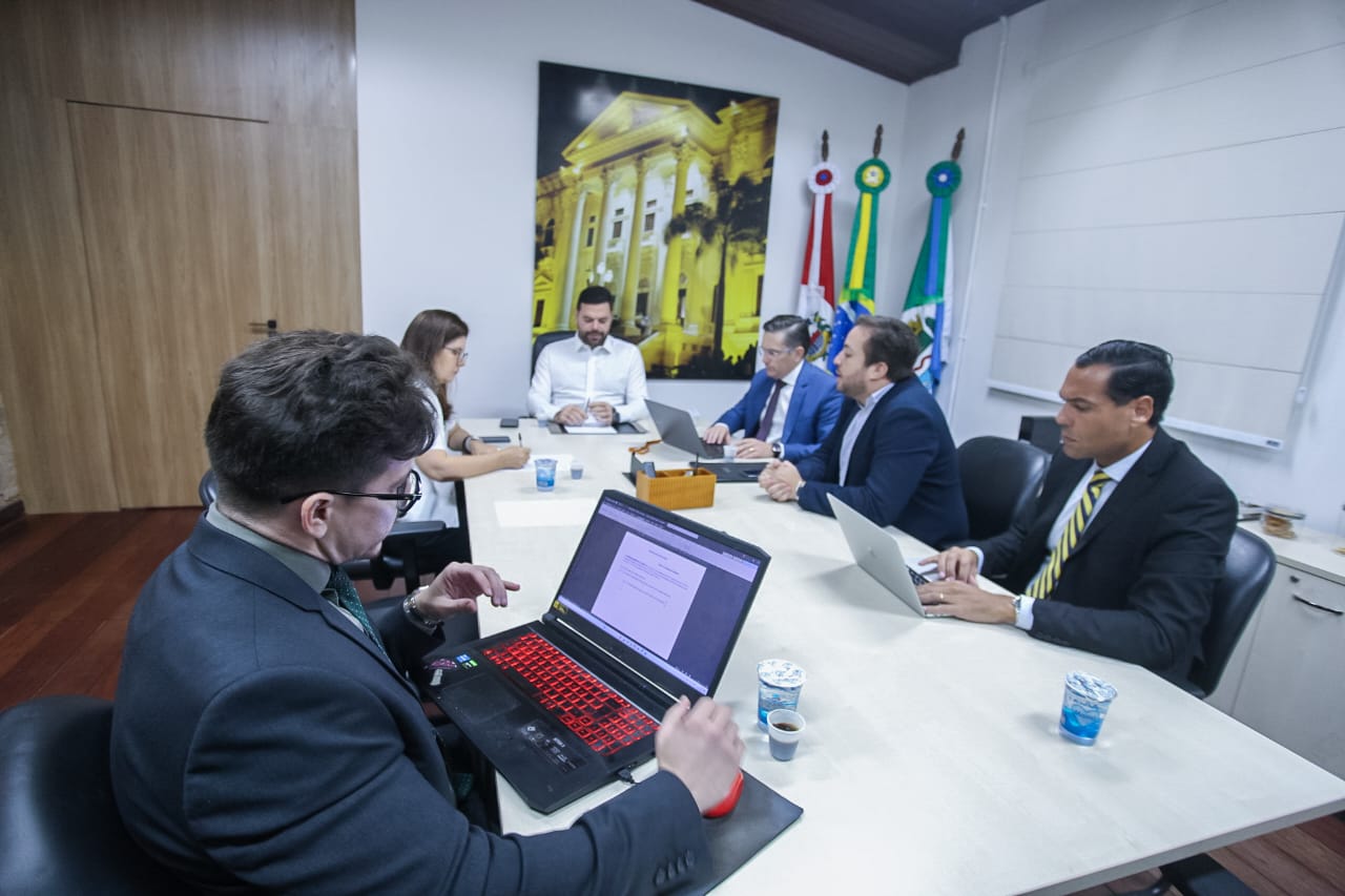 Câmara confirma convocação de novos servidores em reunião com promotora do MPE