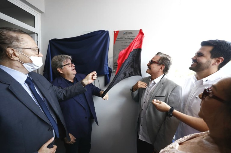 João Azevêdo reabre Hotel Bruxaxá e destaca importância do investimento para o impulsionamento do turismo da região e qualificação de mão de obra