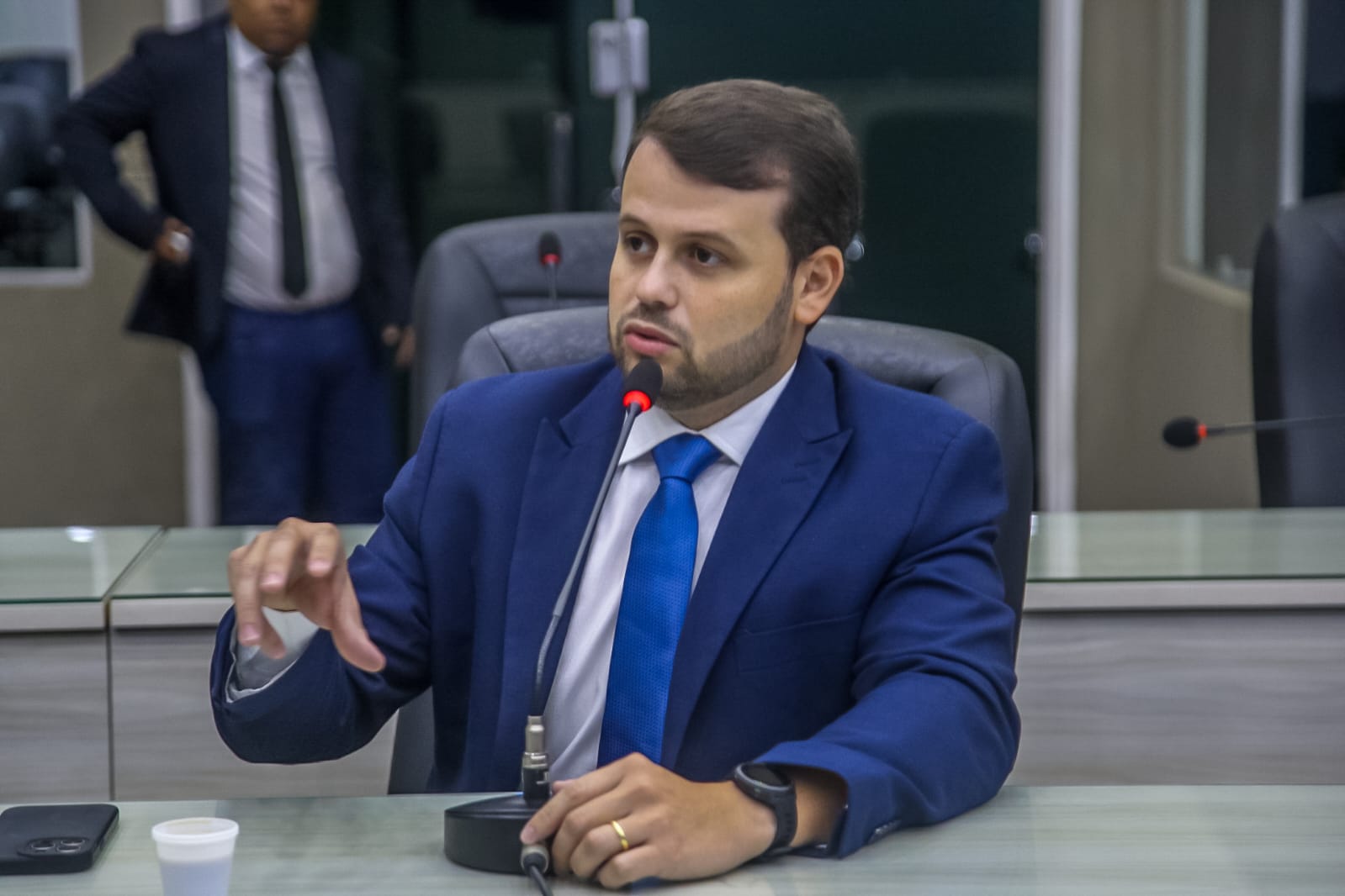 Câmara aprova Moção de Repúdio contra BRK após denúncias de obras inacabadas e cobranças indevidas