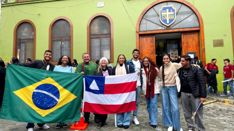 Estudantes baianos da rede estadual apresentam projetos em encontro de ciências e tecnologia, no Chile