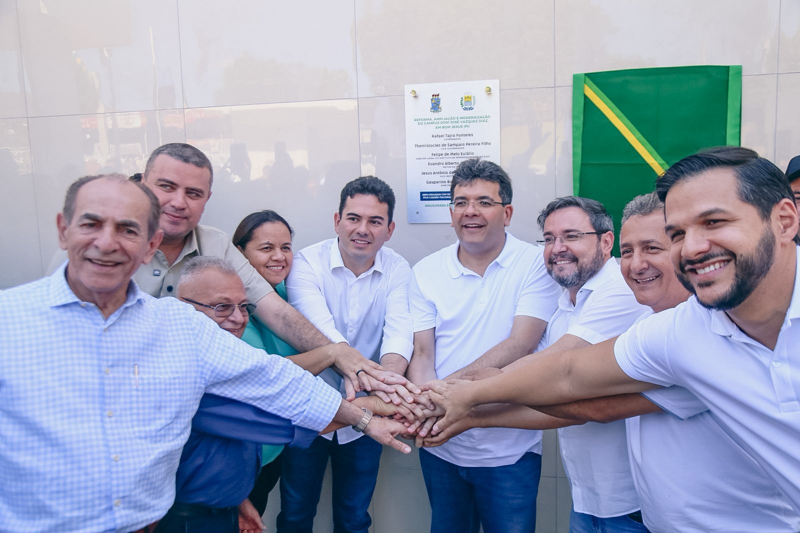 Governador inaugura reforma e modernização de escola e Uespi em Bom Jesus