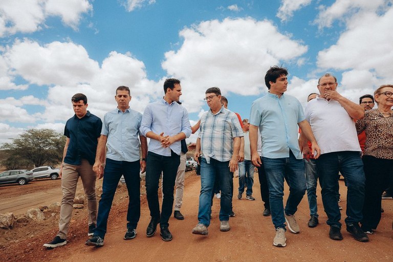 Lucas Ribeiro inspeciona obras de mobilidade urbana em Boqueirão e reforça desenvolvimento da região