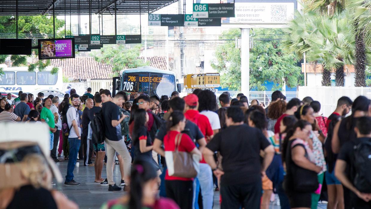 36% dos passageiros de ônibus de Fortaleza levam mais de 1h para ir ao trabalho, mostra IBGE
