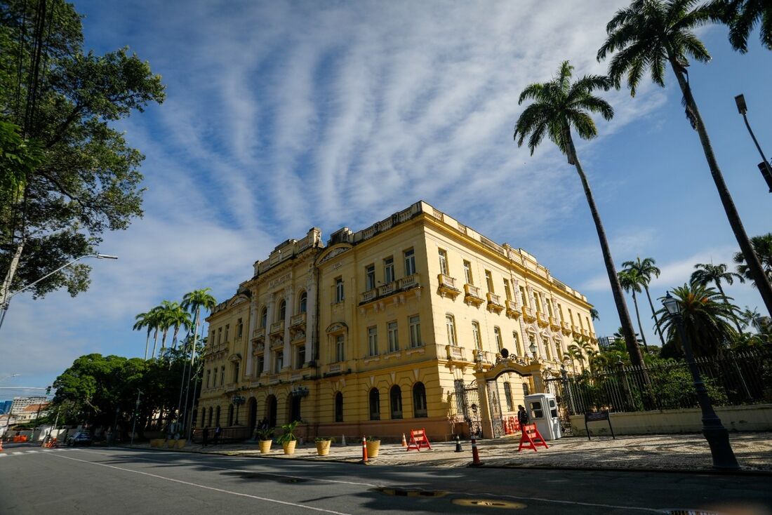 Pernambuco abre inscrições para o Concurso Unificado com 460 vagas e salário de até R$ 11.359,85