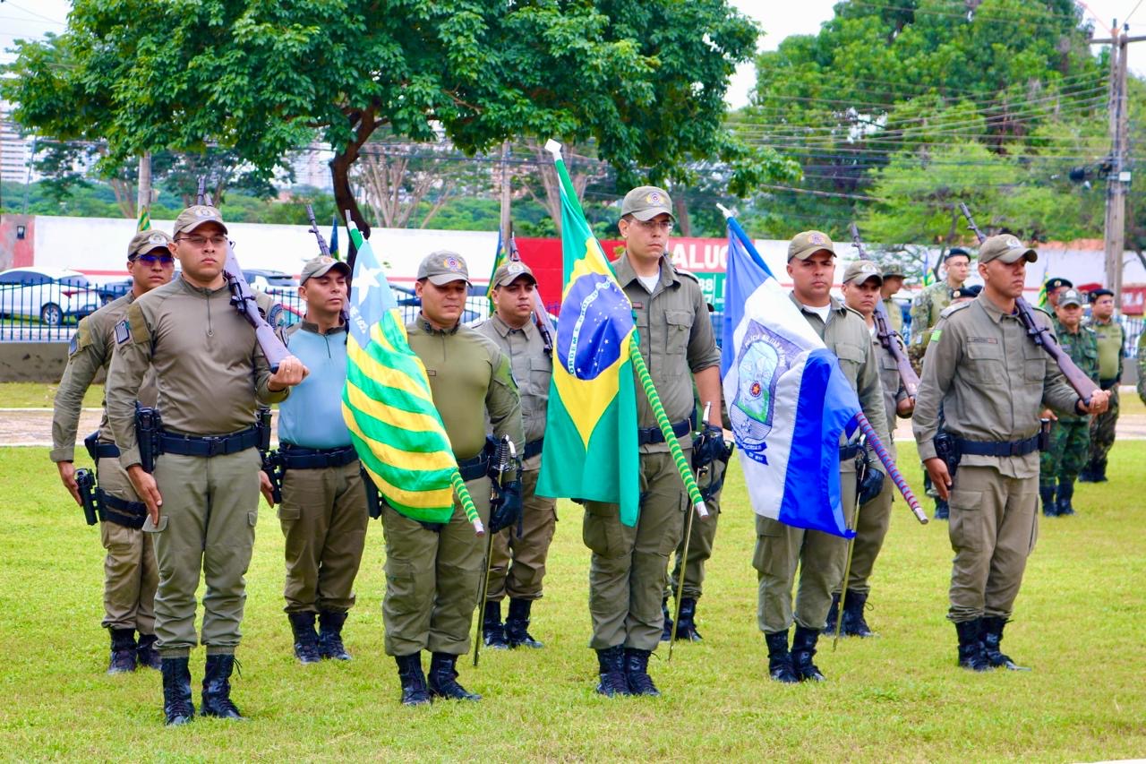 Com mais de 300 promoções e homenagens, Governo do Estado realiza solenidade do Dia da Bandeira nesta quarta (19)