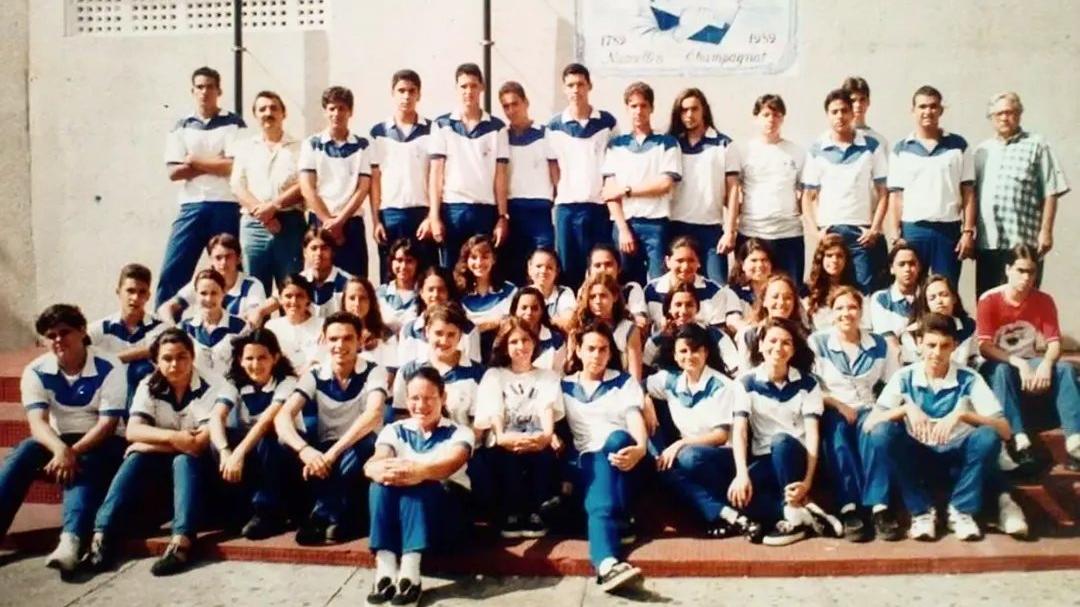 Ex-alunos usam as redes sociais para manter vivas memórias de colégios extintos de Fortaleza