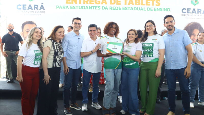 Governo do Ceará entrega 6 mil tablets a estudantes dos municípios do Crato, Juazeiro do Norte e Barbalha
