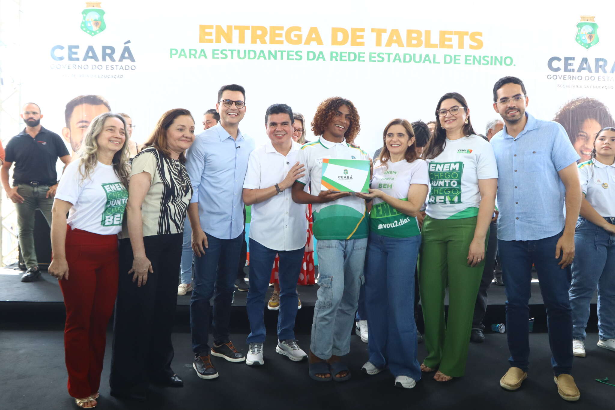 Governo do Ceará entrega 6 mil tablets a estudantes dos municípios do Crato, Juazeiro do Norte e Barbalha