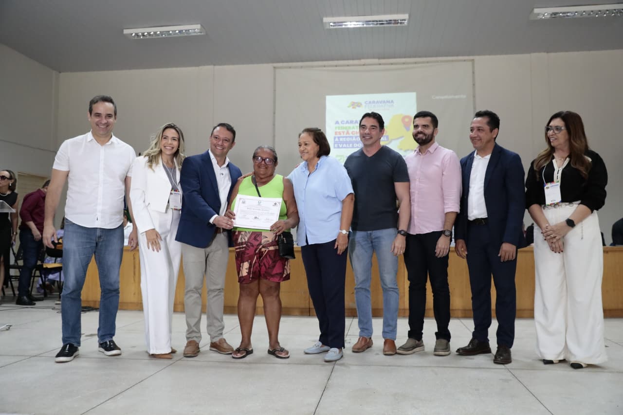 Governo do RN entrega novo lote de escrituras de imóveis no interior do Estado