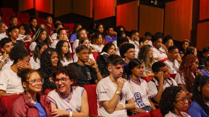 Estrela do YouTube, professor Noslen Borges participa do Aulão Prepara Enem, em Salvador