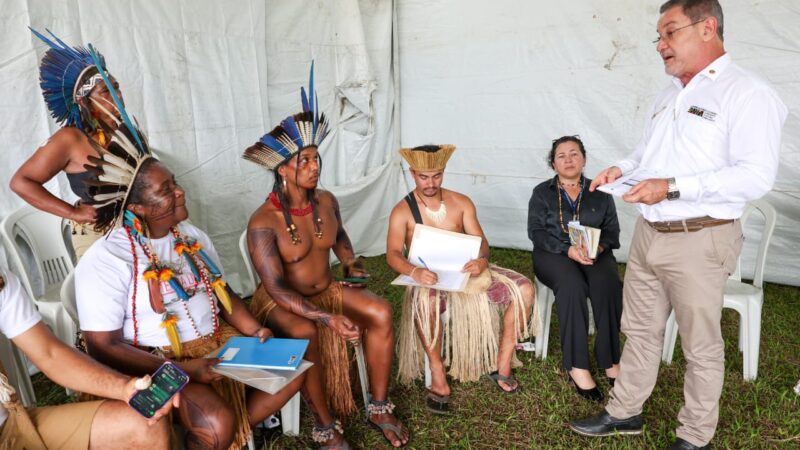 Seagri leva orientações sobre serviços a representes de comunidades indígenas no Acampamento Terra Livre, no CAB