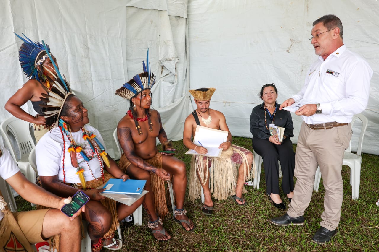 Seagri leva orientações sobre serviços a representes de comunidades indígenas no Acampamento Terra Livre, no CAB