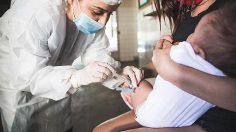 Mais da metade dos bebês do CE não tomaram nem 2 doses de vacina contra Covid; veja riscos
