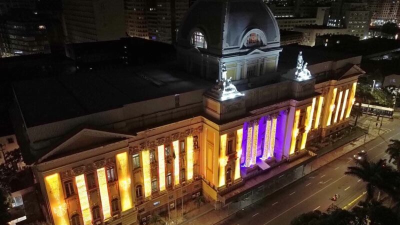 TJPE inaugura decoração de Natal do Palácio da Justiça