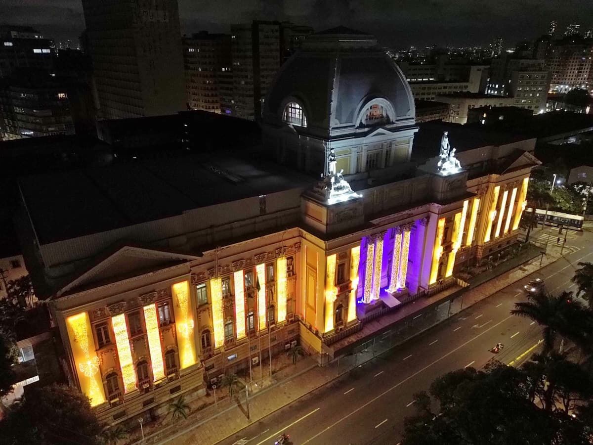 TJPE inaugura decoração de Natal do Palácio da Justiça