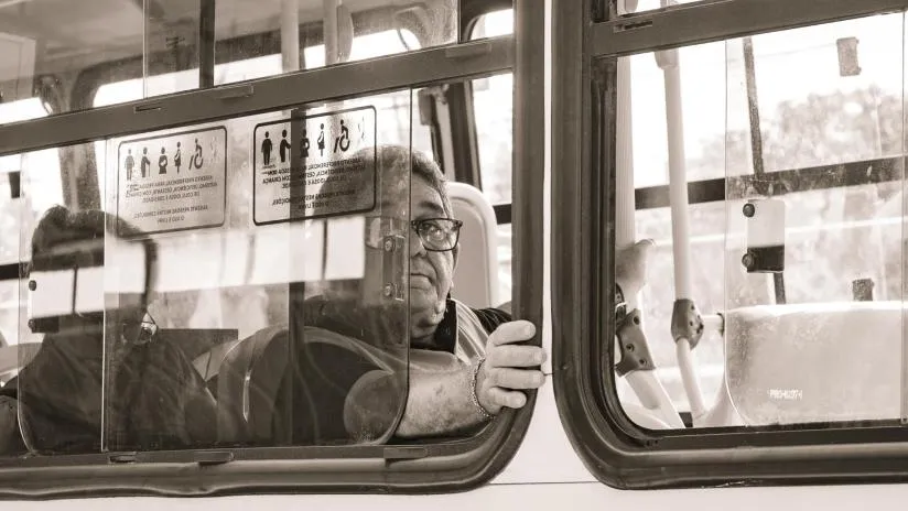 O ônibus que move a Grande Aracaju e revela as histórias que atravessam a cidade