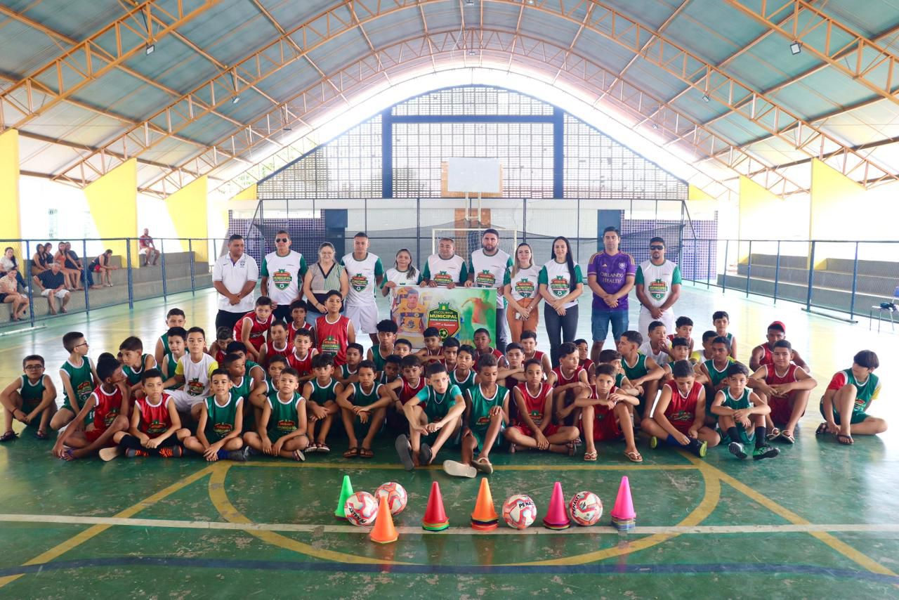 Prefeitura de Castelo do Piauí lança Escolinha de Futebol Gabriel Moreira Uchôa