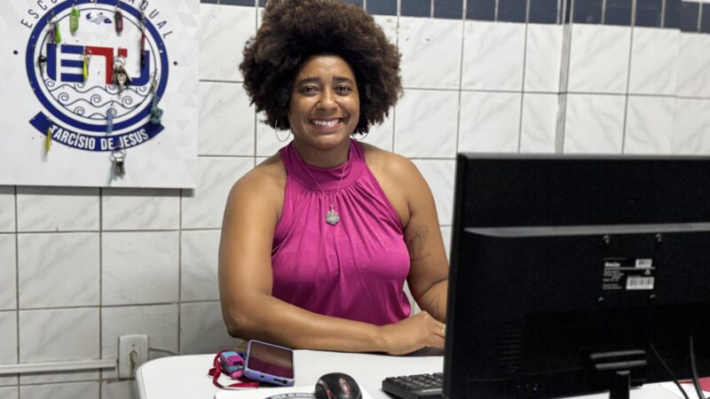 Professora concretiza sonho de infância e transforma vidas por meio da educação