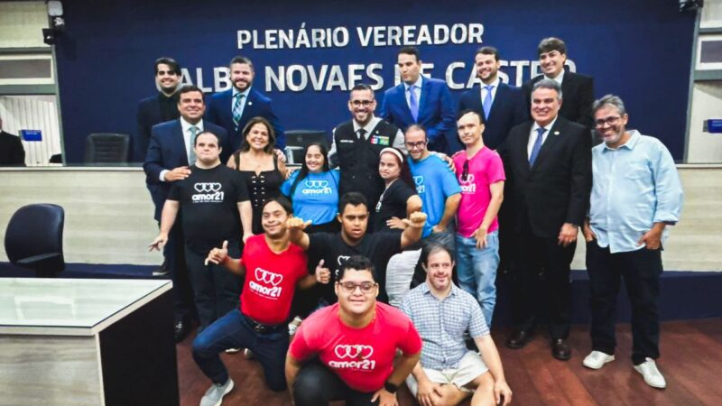 Integrantes do Amor 21 participam de sessão no plenário da Câmara de Maceió