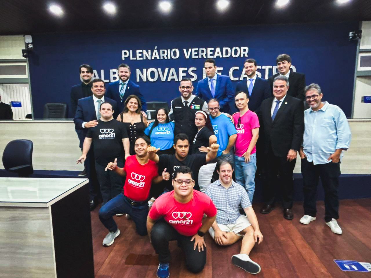 Integrantes do Amor 21 participam de sessão no plenário da Câmara de Maceió