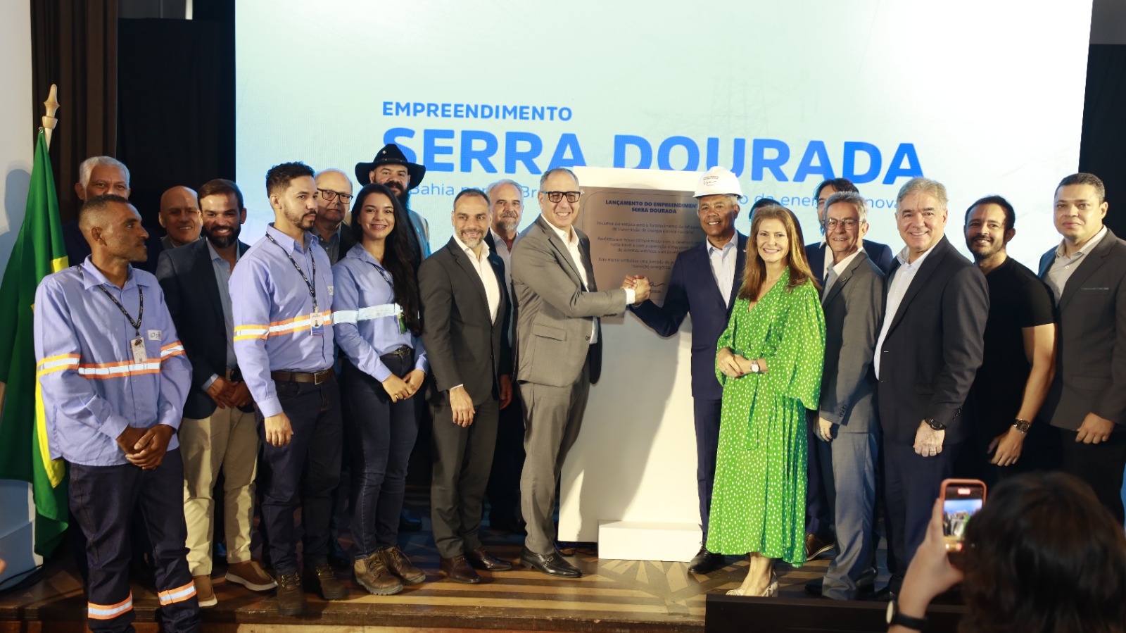 Jerônimo Rodrigues prestigia lançamento de projeto que vai transmitir energia renovável para 20 municípios baianos