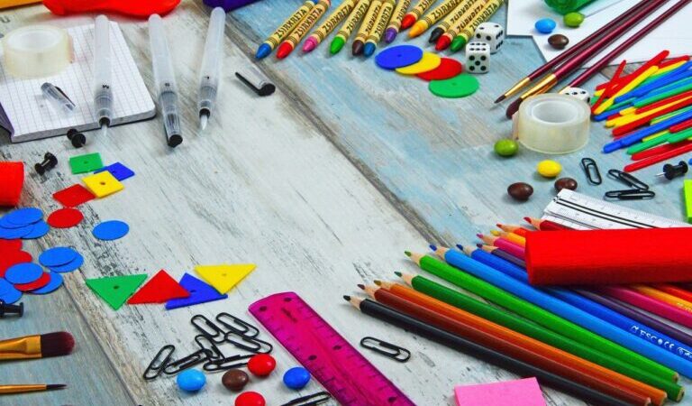 Material Escolar: Procon encontra variação de 244% no preço do avental infantil