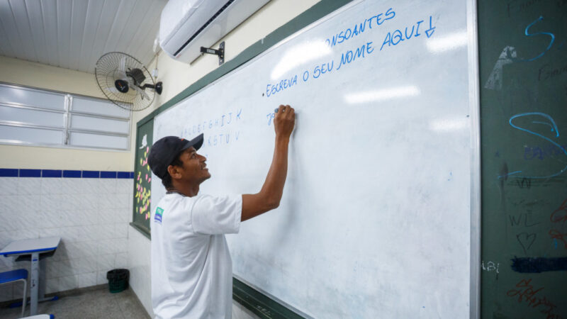 Alfabetiza Sergipe’ celebra formatura de estudantes e avanços na educação de jovens e adultos no estado