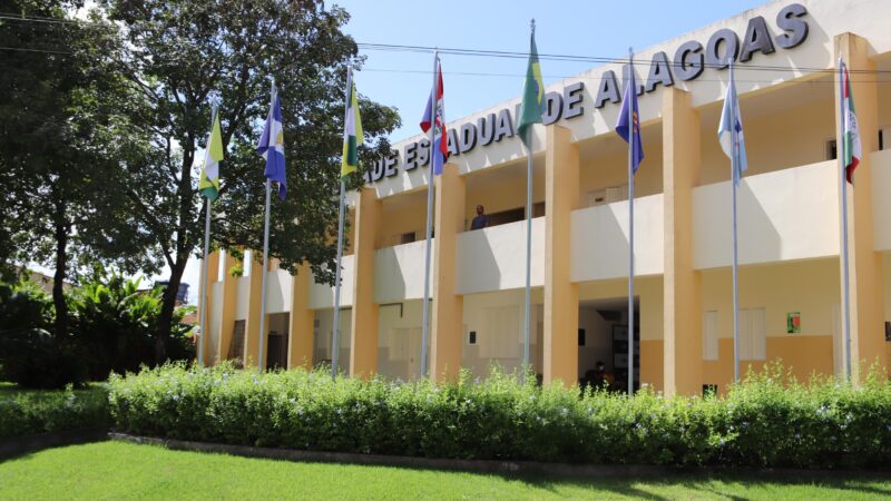 Uneal abre seleção para portadores de diploma com ingresso em 2026