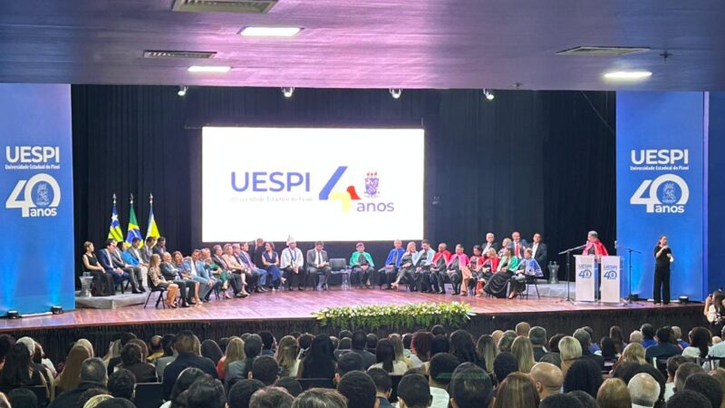 Uespi empossa reitor e vice e anuncia plano para zerar disciplinas sem professor