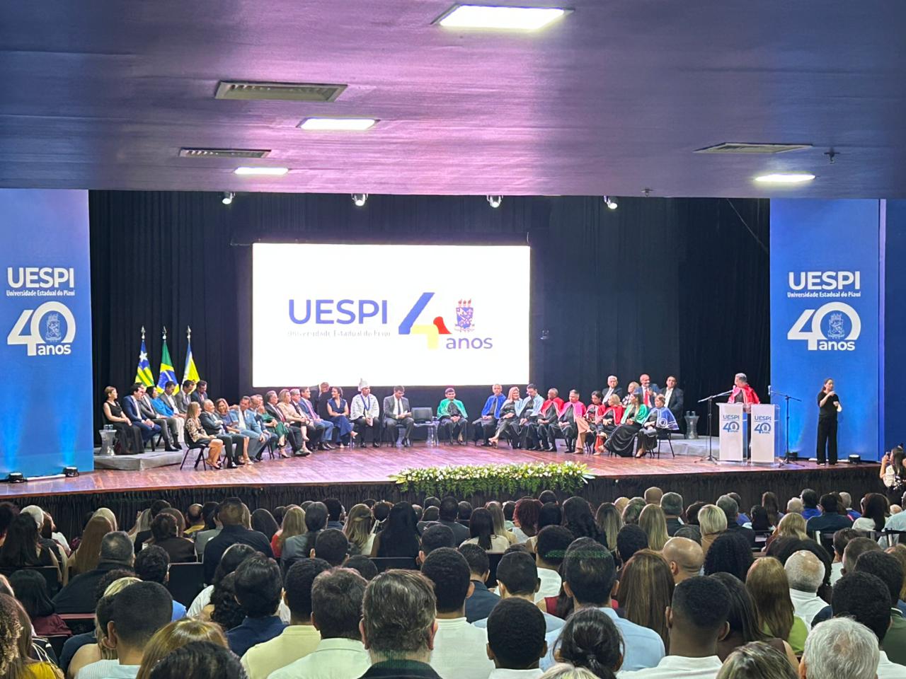 Uespi empossa reitor e vice e anuncia plano para zerar disciplinas sem professor