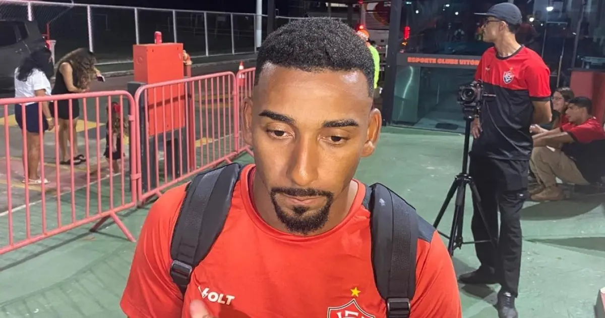 Mateus Silva celebra estreia com gol pelo Vitória: “Nada melhor que estrear assim”