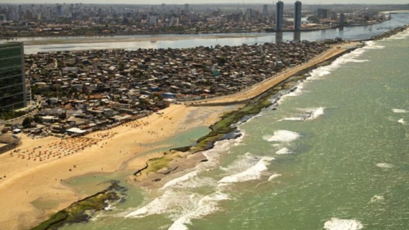 Vai para a praia? Veja os 20 trechos do litoral do estado que estão “próprios” para o banho