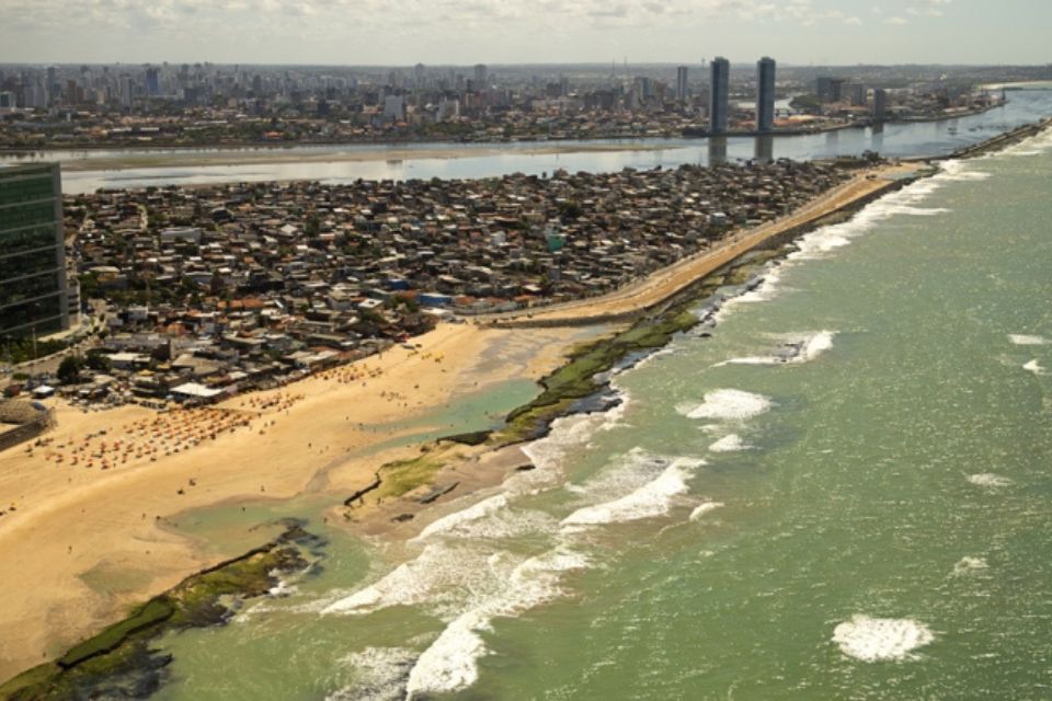 Vai para a praia? Veja os 20 trechos do litoral do estado que estão “próprios” para o banho