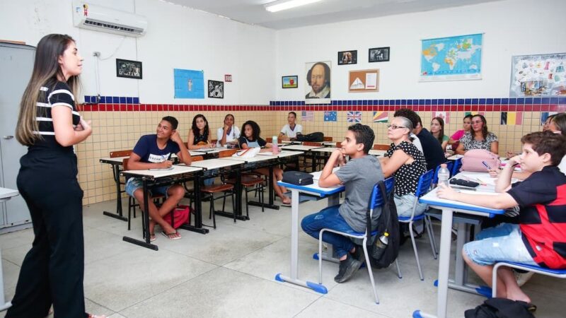 Secretaria de Educação abre mais de 10 mil vagas para cursos de idiomas gratuitos