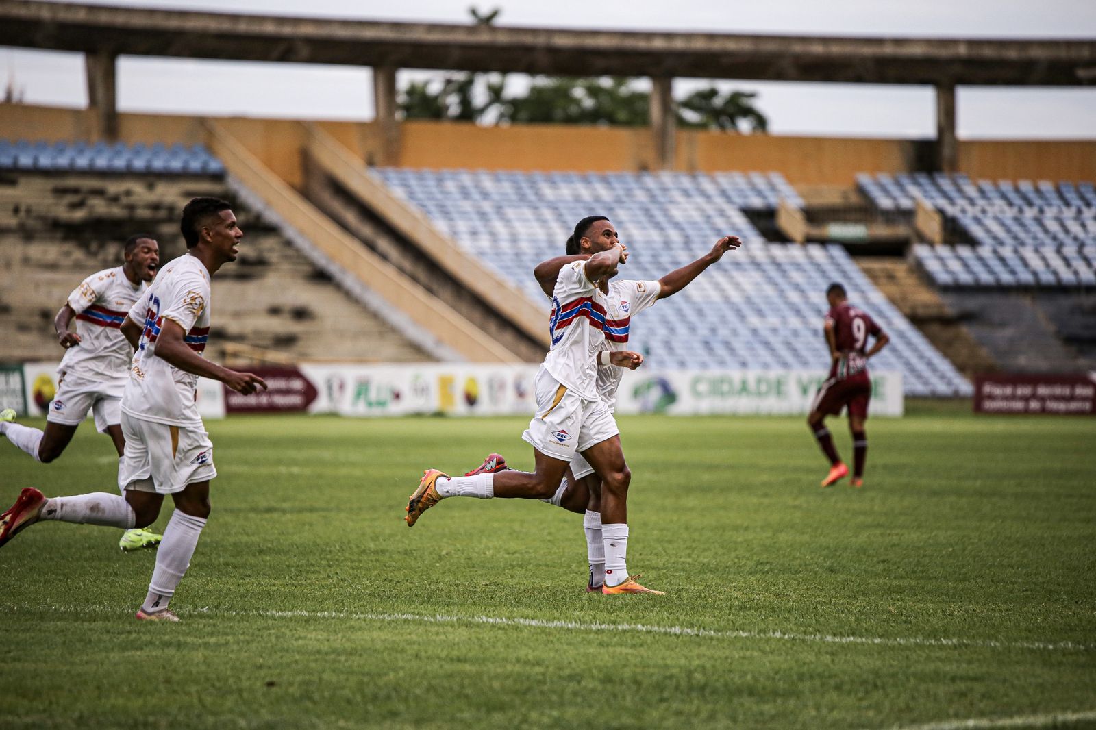 Piauí vence o Fluminense e sai na frente na semifinal do Campeonato Piauiense