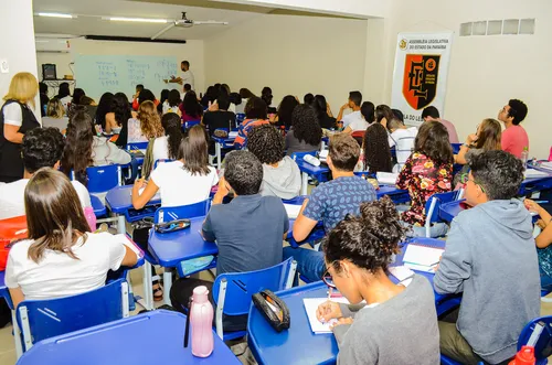 Escola da ALPB abre vagas para curso preparatórios do Enem e de línguas; veja como se inscrever
