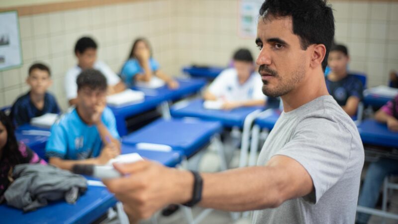 Educação abre inscrições para o Programa Bolsa Mais Professores com auxílio de R$ 2,1 mil 