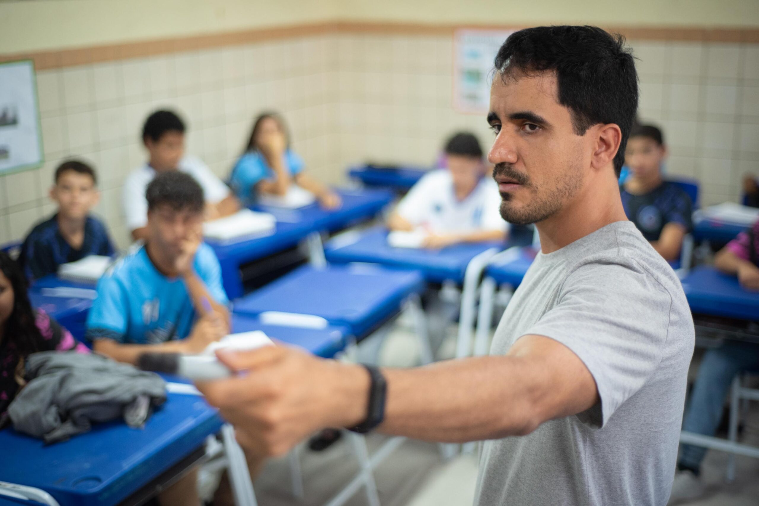 Educação abre inscrições para o Programa Bolsa Mais Professores com auxílio de R$ 2,1 mil 
