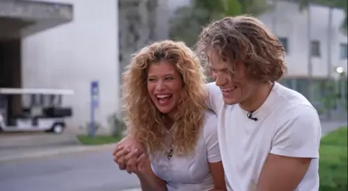 Campeão Olímpico, Lucas Pinheiro entra no clima nordestino e aprende forró com namorada paraibana