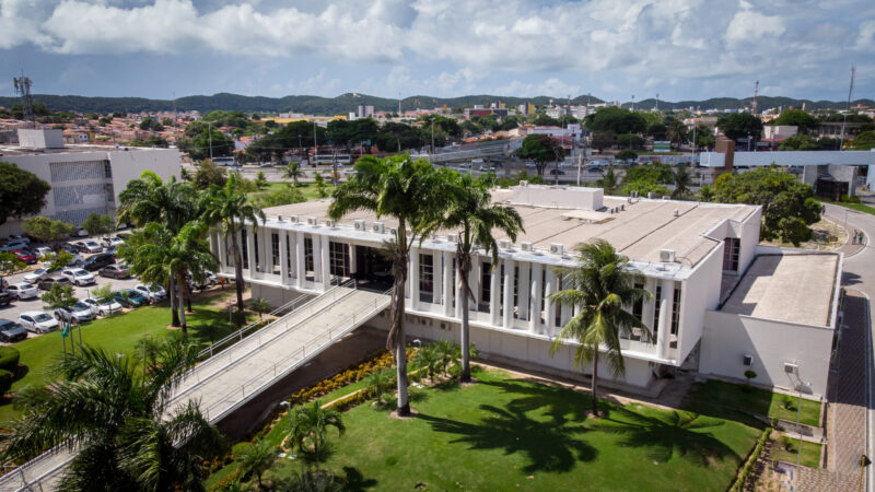 Serviços essenciais como saúde e segurança funcionam em escala de plantão ou escala