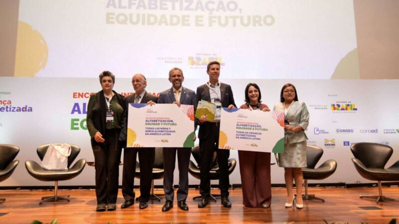 Governador Elmano de Freitas debate estratégias de alfabetização com lideranças da América Latina durante encontro em Brasília