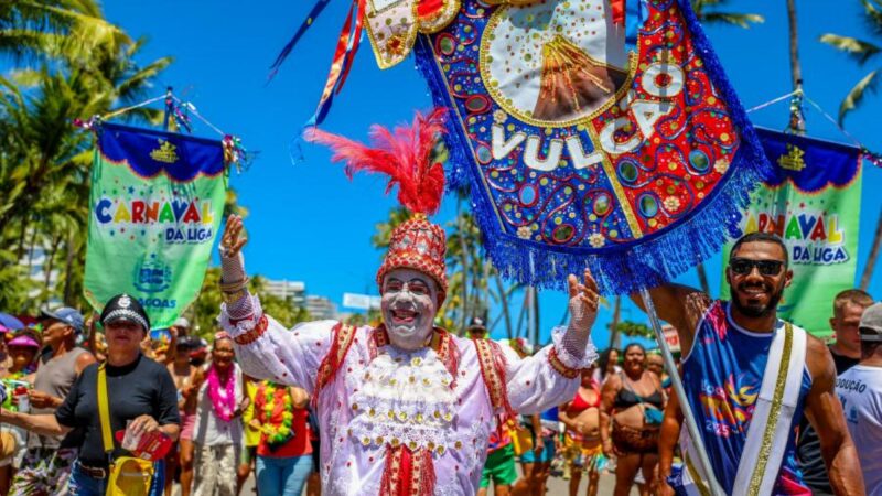 Prévias carnavalescas de Maceió seguem animando a cidade neste fim de semana