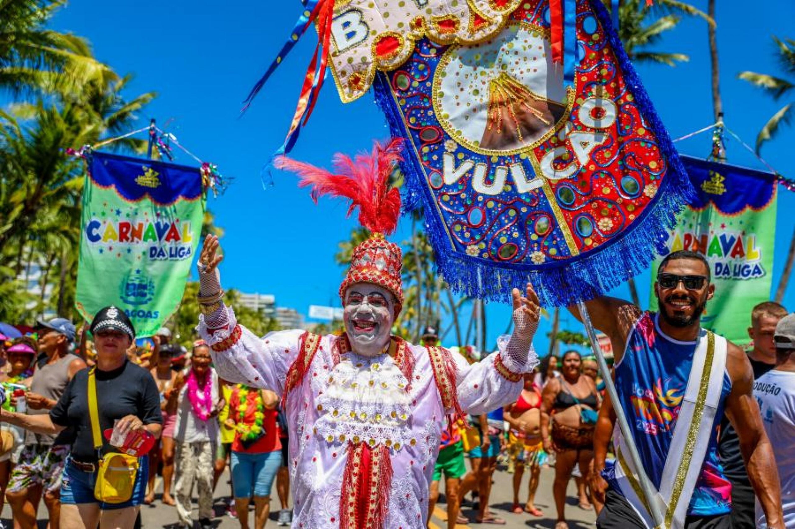 Prévias carnavalescas de Maceió seguem animando a cidade neste fim de semana