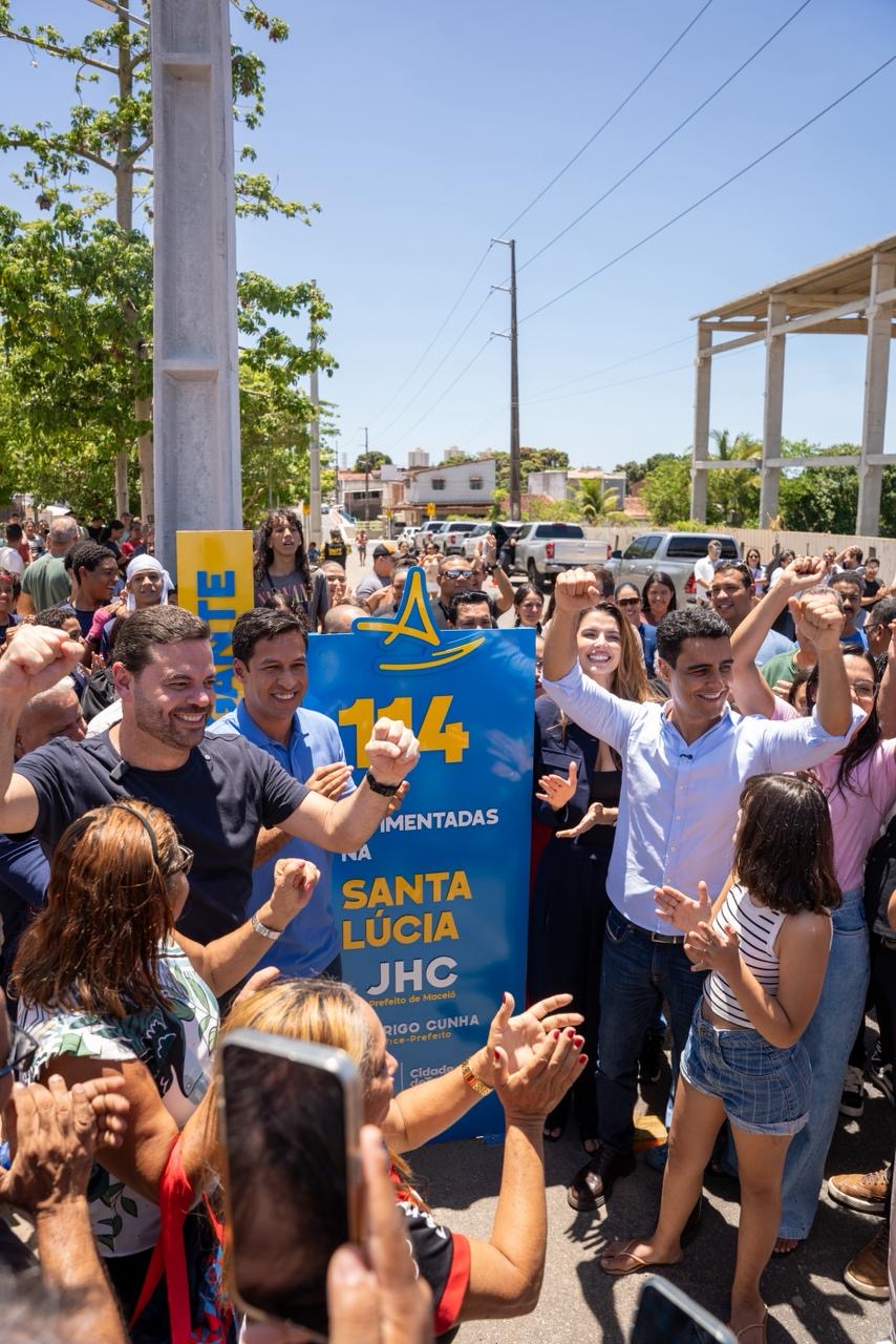 Ao lado de JHC e Rodrigo Cunha, vereador Chico Filho comemora entrega de ponte na Santa Lúcia