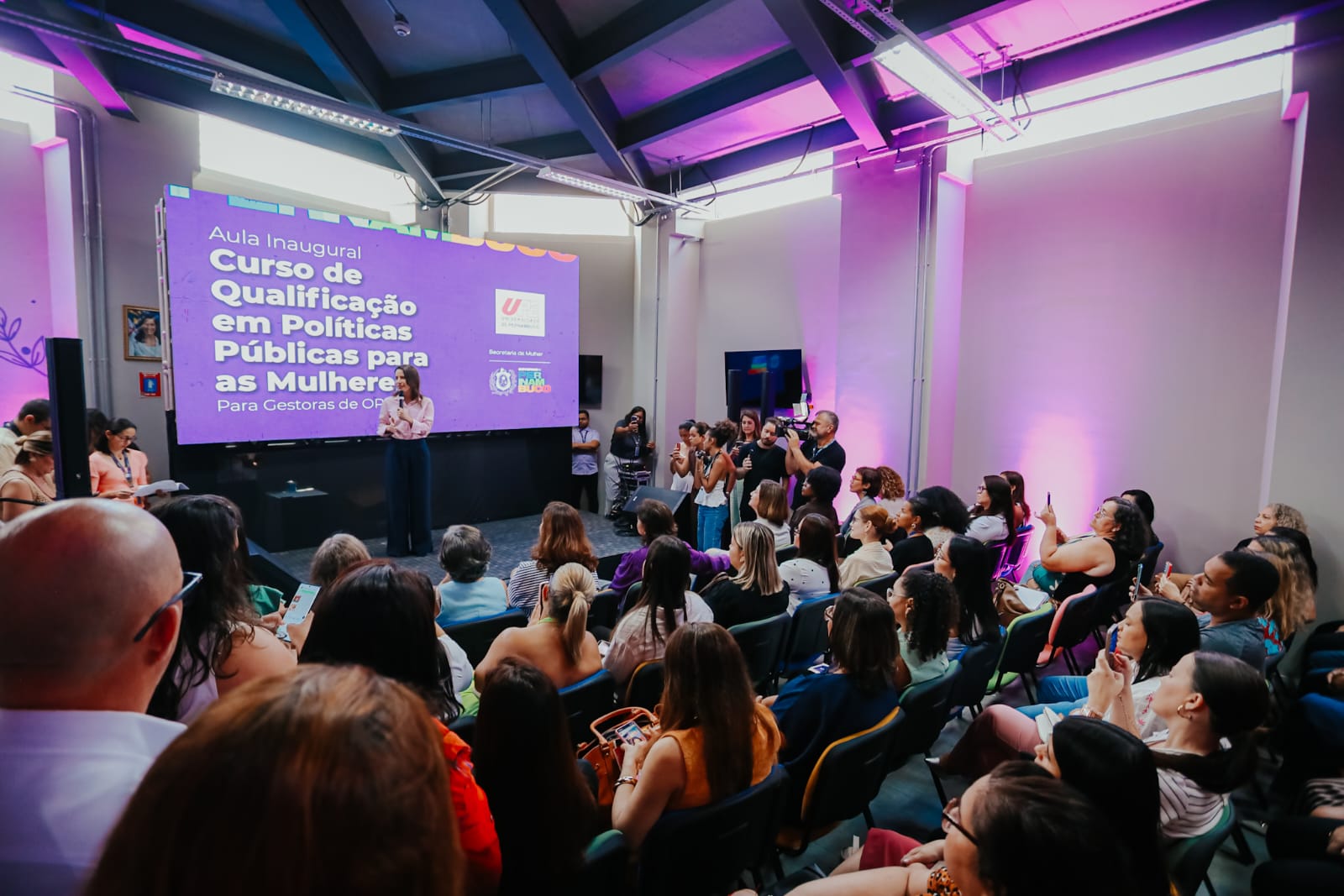 Governo de Pernambuco realiza aula inaugural do Curso de Qualificação em Políticas Públicas para as Mulheres