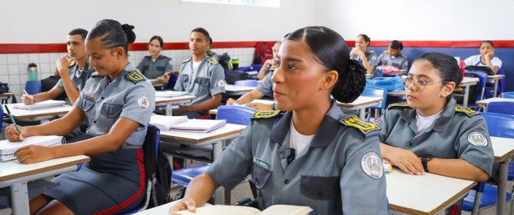 Aluna do Colégio Militar Tiradentes 38 conquista 1º lugar em concurso nacional de redação