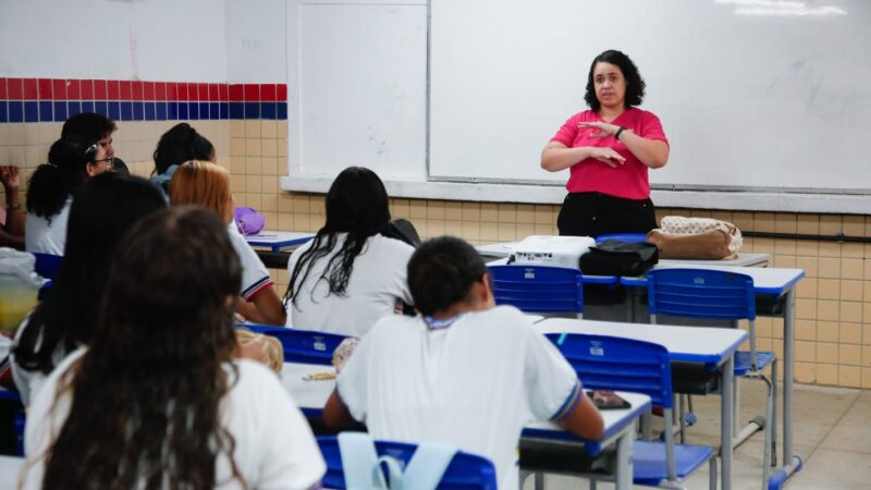 Pernambuco aumenta repasse do Programa Investe Escola para até R$ 300 milhões em 2026