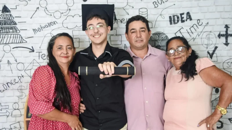 Cearense filho de borracheiro e doméstica é aprovado em Medicina em universidade pública
